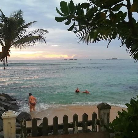 Happy Beach Villa Resort Unawatuna Exterior photo