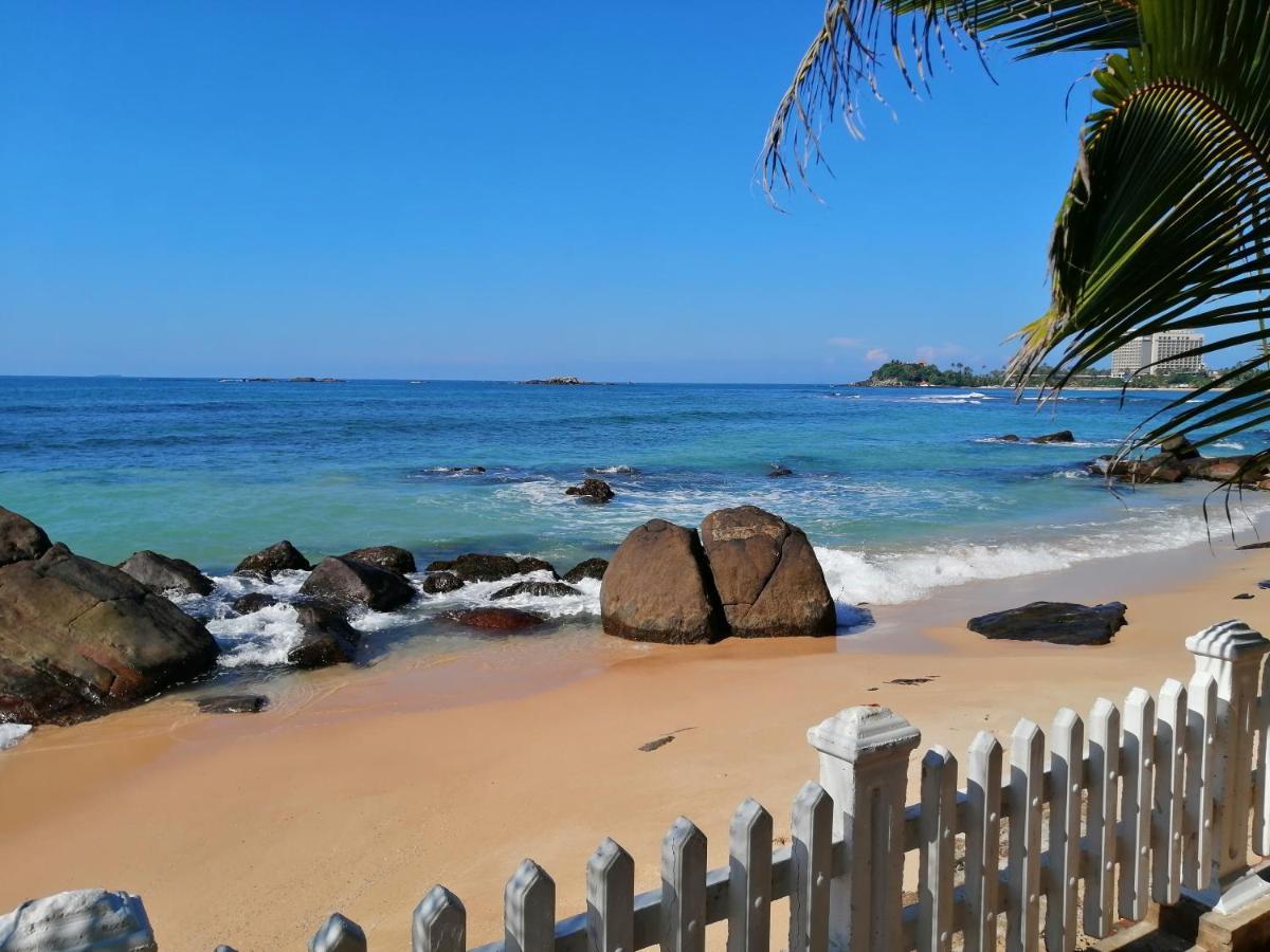 Happy Beach Villa Resort Unawatuna Exterior photo