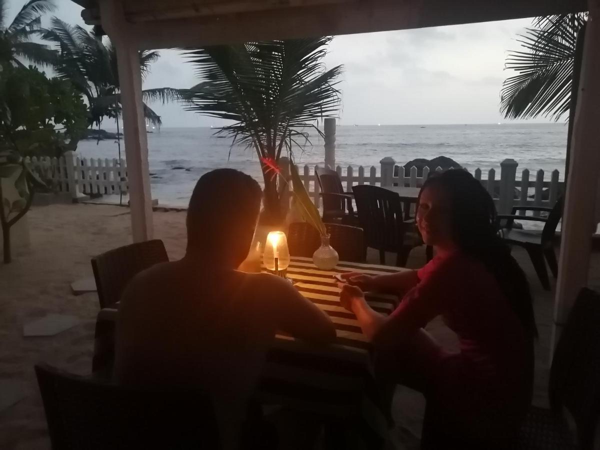 Happy Beach Villa Resort Unawatuna Exterior photo