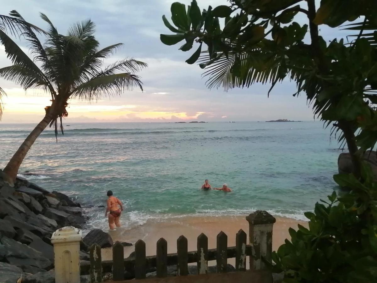 Happy Beach Villa Resort Unawatuna Exterior photo