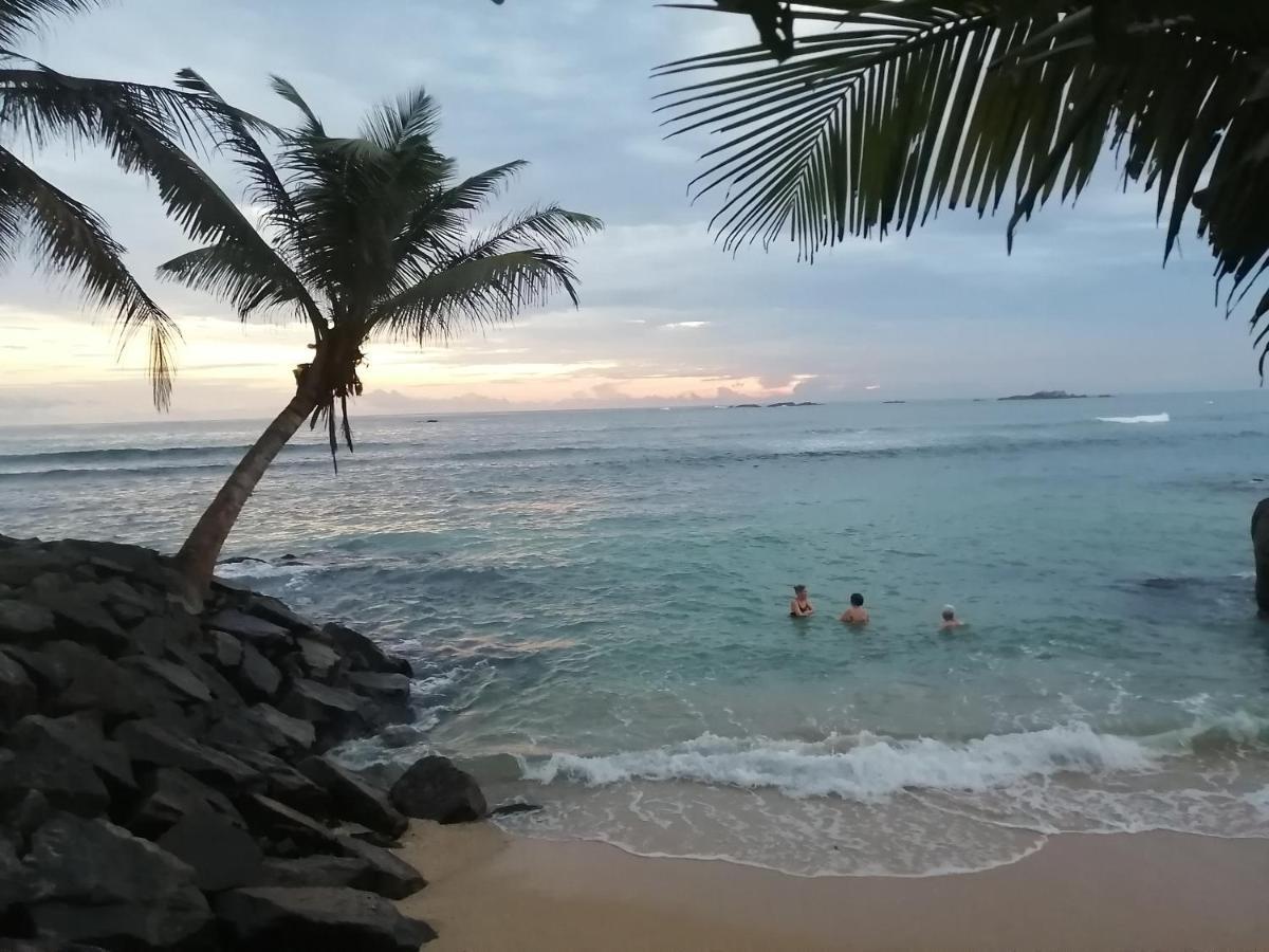 Happy Beach Villa Resort Unawatuna Exterior photo